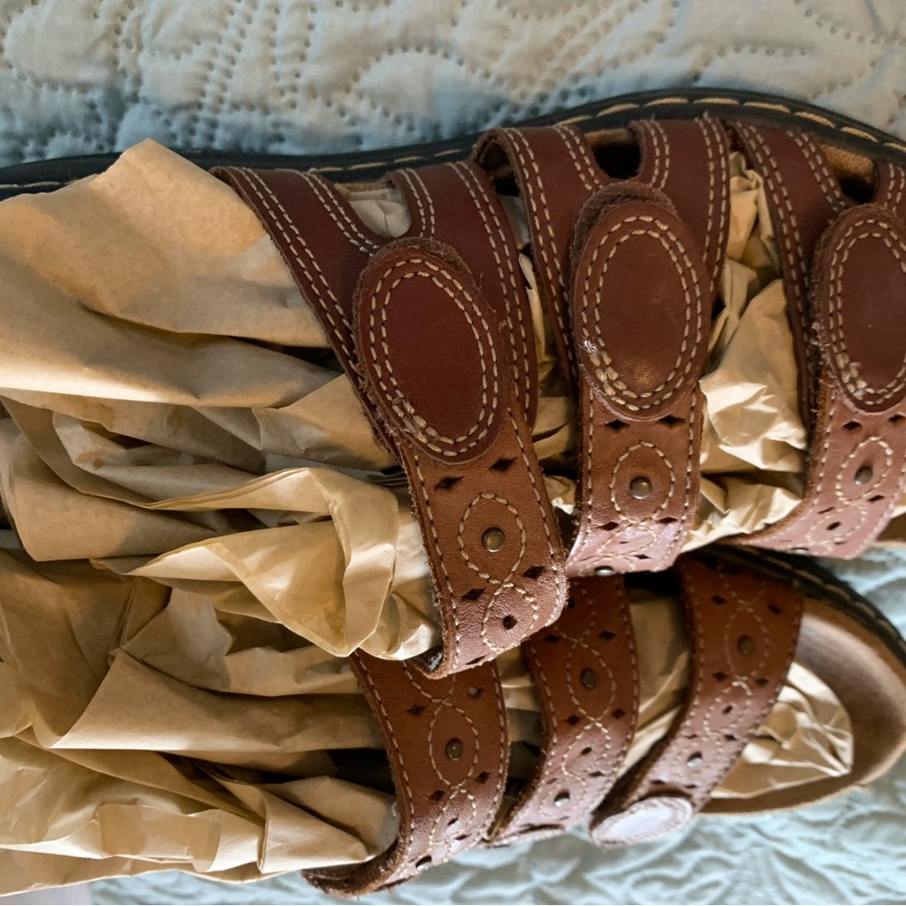 Clarks Tan Leather Women's Sandals - Picture 2 of 4